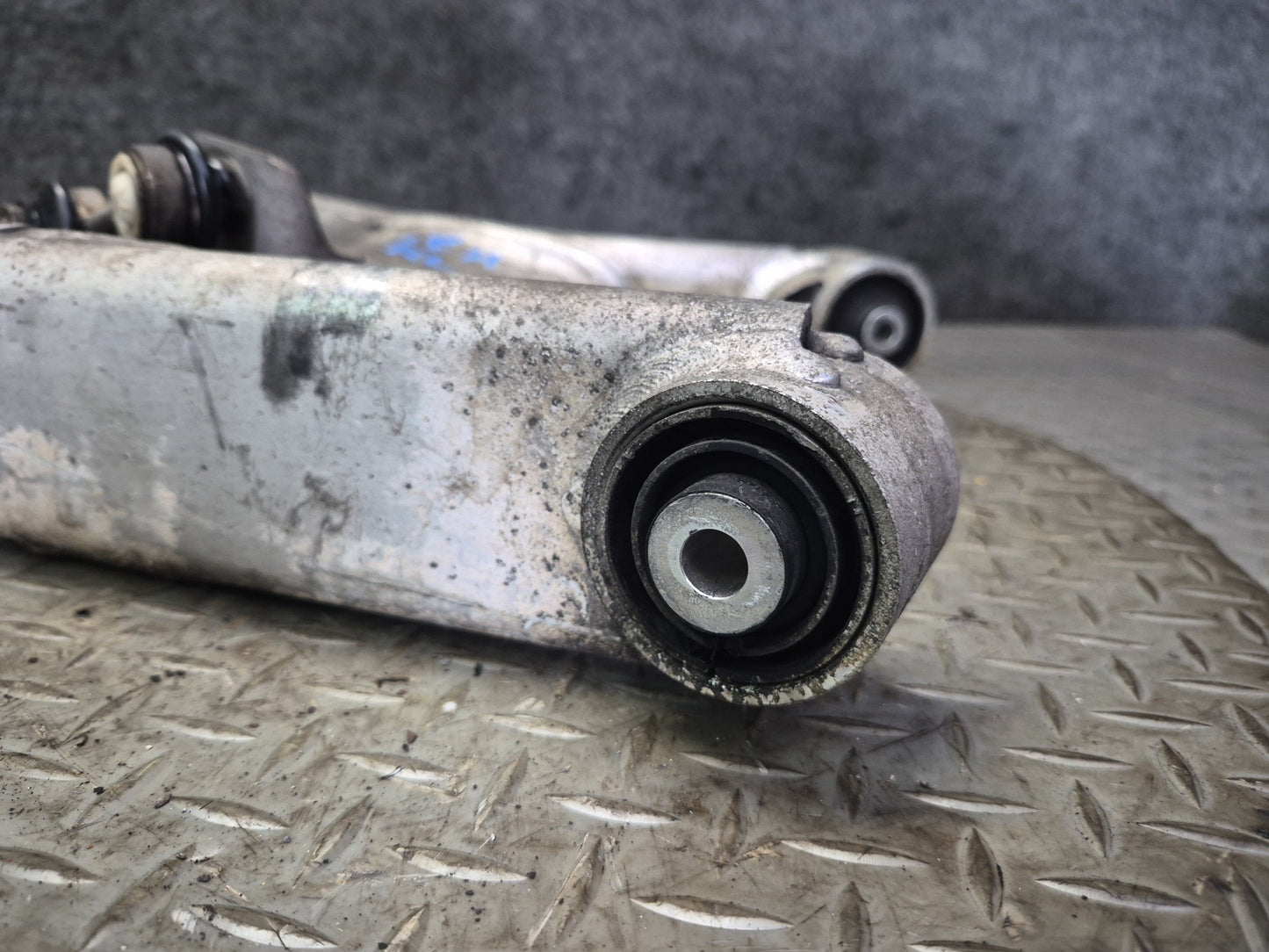 97-03 BMW E39 540i RWD Sedan Rear Left Lower Control Arm w Integral Link OEM