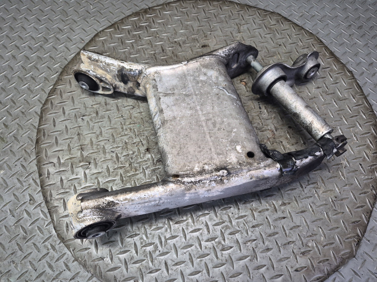 97-03 BMW E39 540i RWD Sedan Rear Left Lower Control Arm w Integral Link OEM
