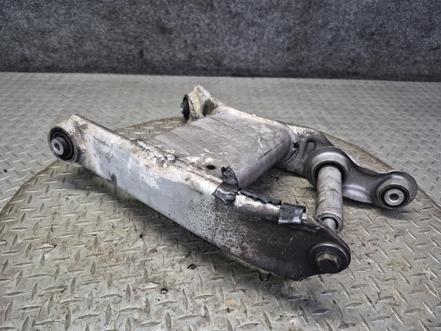 97-03 BMW E39 540i RWD Sedan Rear Left Lower Control Arm w Integral Link OEM