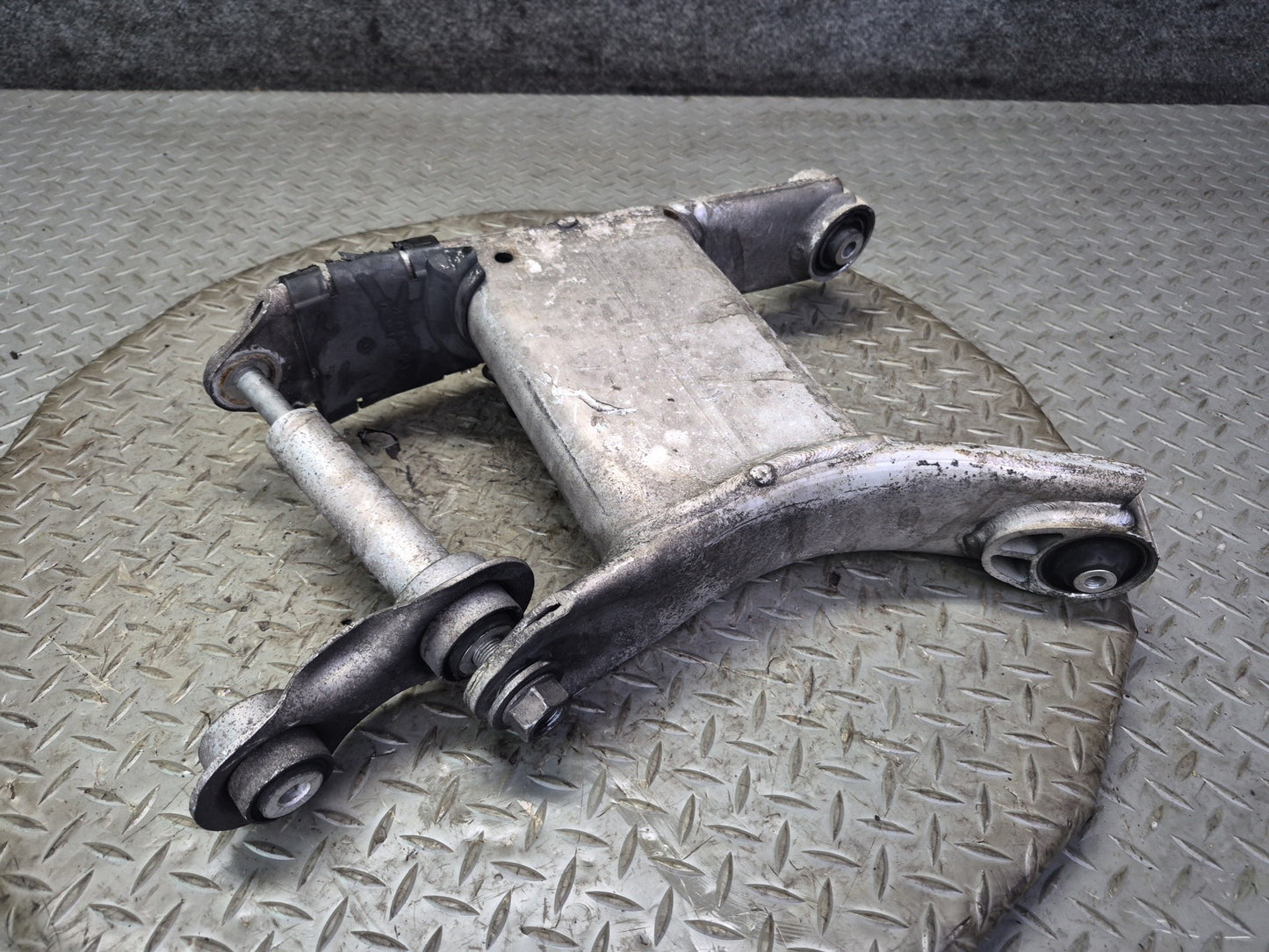97-03 BMW E39 540i RWD Sedan Rear Left Lower Control Arm w Integral Link OEM