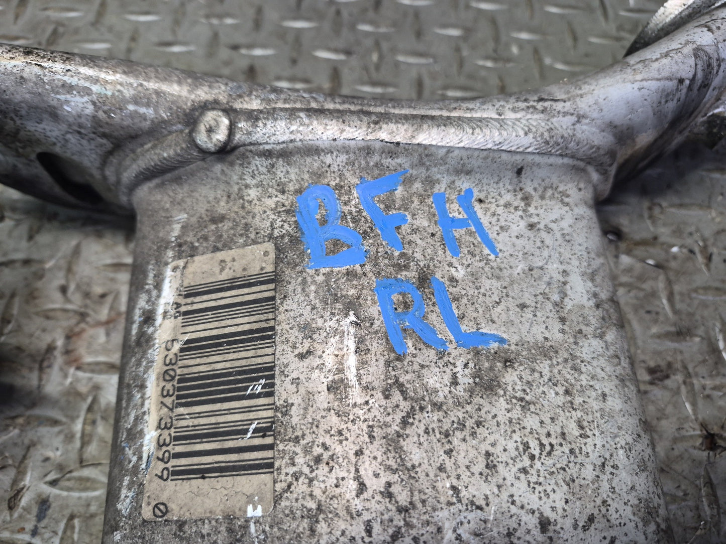 97-03 BMW E39 540i RWD Sedan Rear Left Lower Control Arm w Integral Link OEM