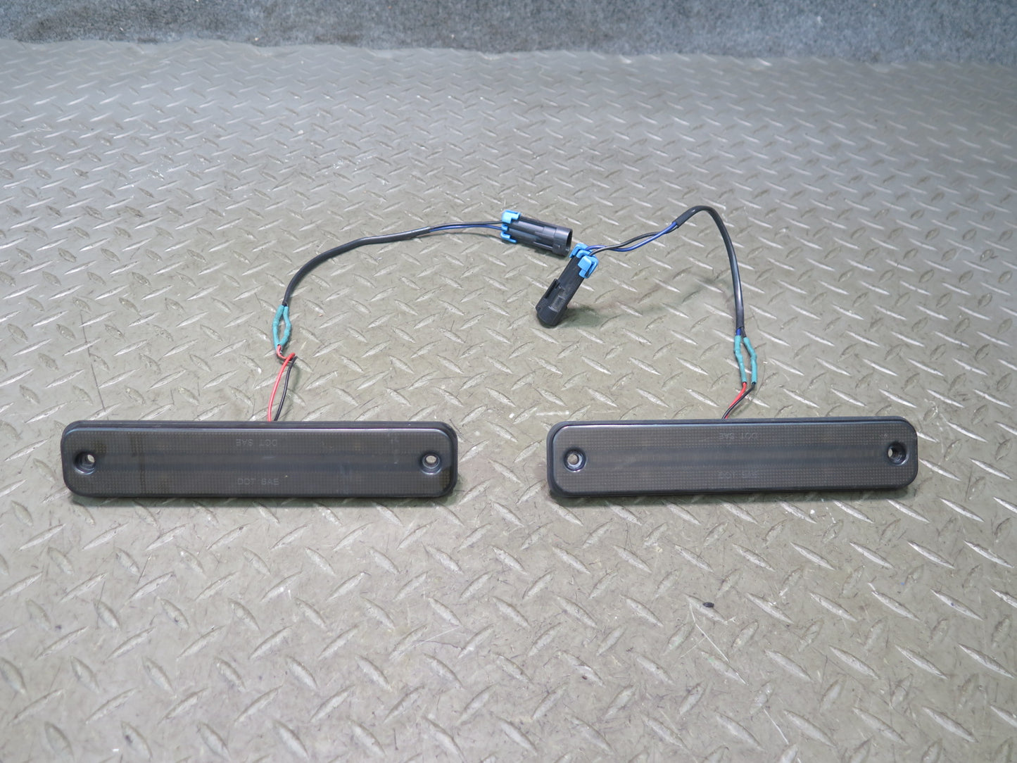 2003-2009 Hummer H2 Rear Left & Right Side Quarter Panel Marker Lamp Light Set
