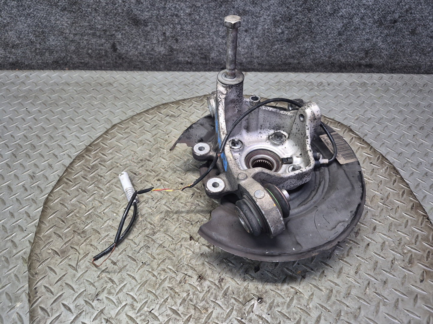 97-01 BMW E39 540i RWD Rear Left Spindle Knuckle Wheel Hub Bearing OEM