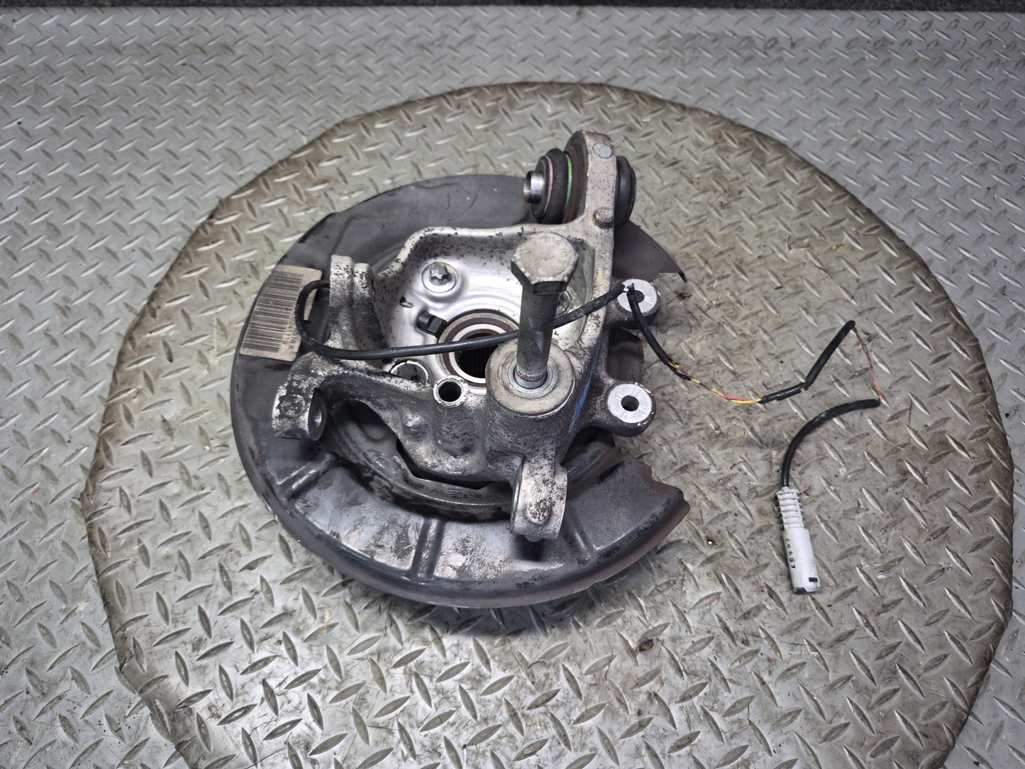 97-01 BMW E39 540i RWD Rear Left Spindle Knuckle Wheel Hub Bearing OEM