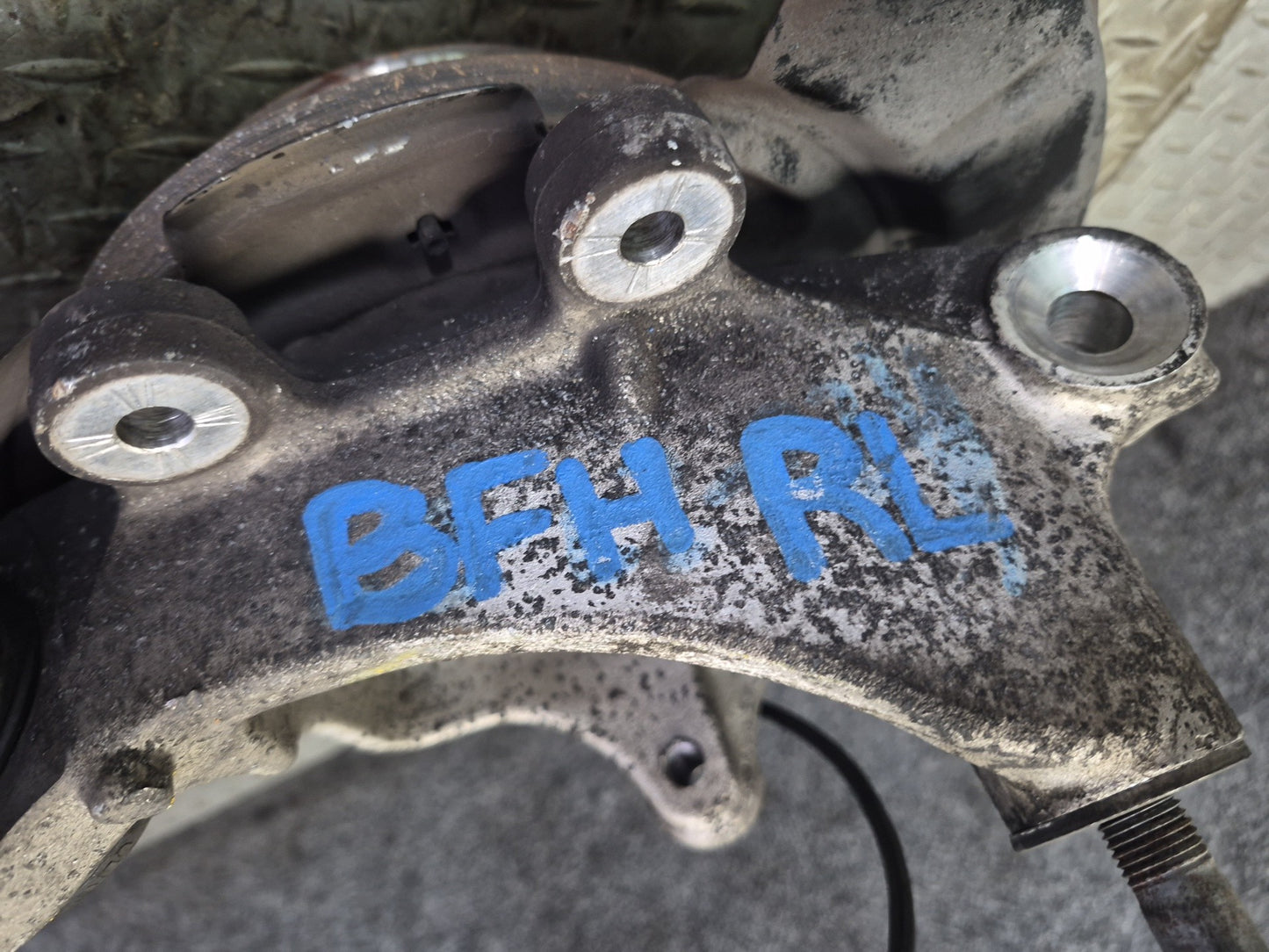 97-01 BMW E39 540i RWD Rear Left Spindle Knuckle Wheel Hub Bearing OEM