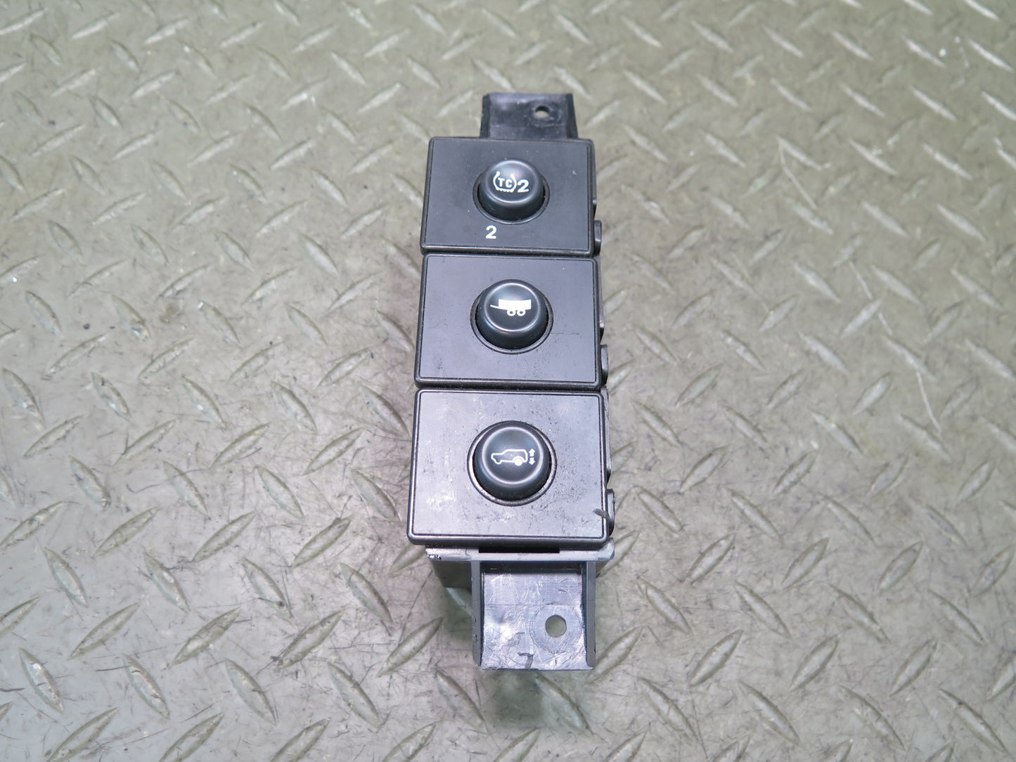 2003-2007 Hummer H2 Dash Center Traction Control Height TOW Haul Switch 15192440