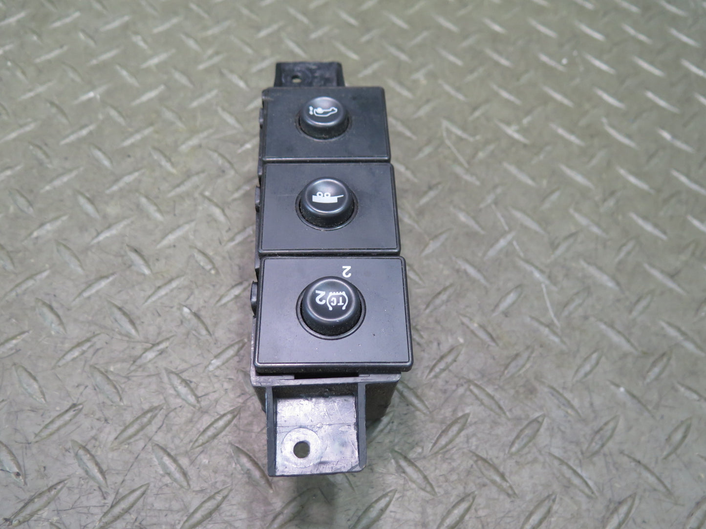 2003-2007 Hummer H2 Dash Center Traction Control Height TOW Haul Switch 15192440