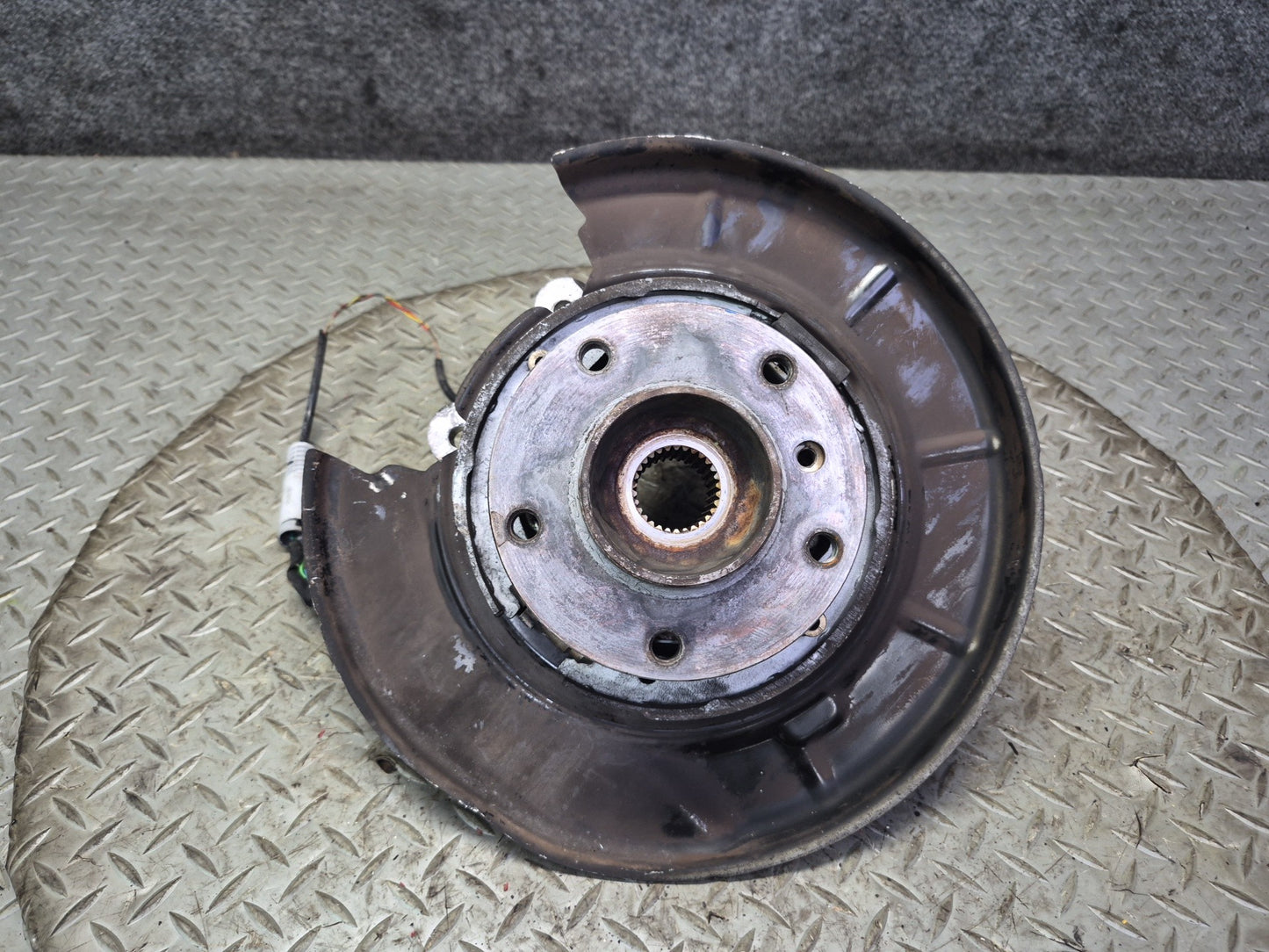 97-01 BMW E39 540i RWD Rear Right Spindle Knuckle Wheel Hub Bearing OEM