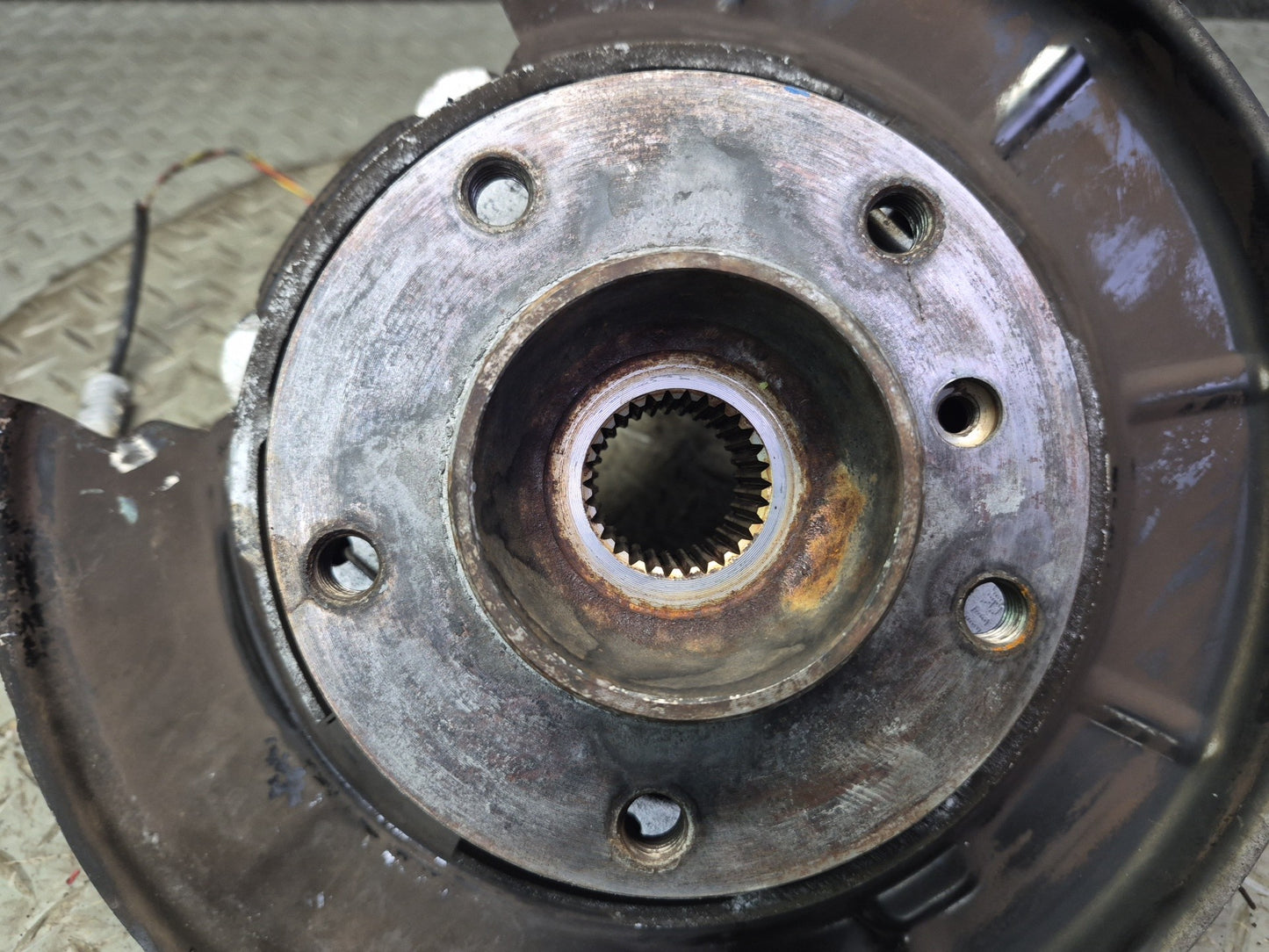 97-01 BMW E39 540i RWD Rear Right Spindle Knuckle Wheel Hub Bearing OEM