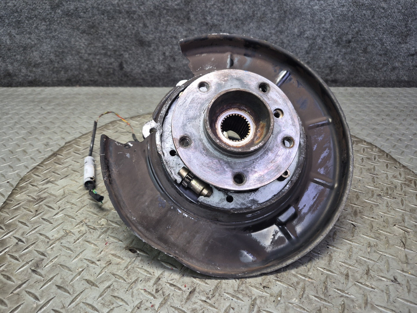 97-01 BMW E39 540i RWD Rear Right Spindle Knuckle Wheel Hub Bearing OEM