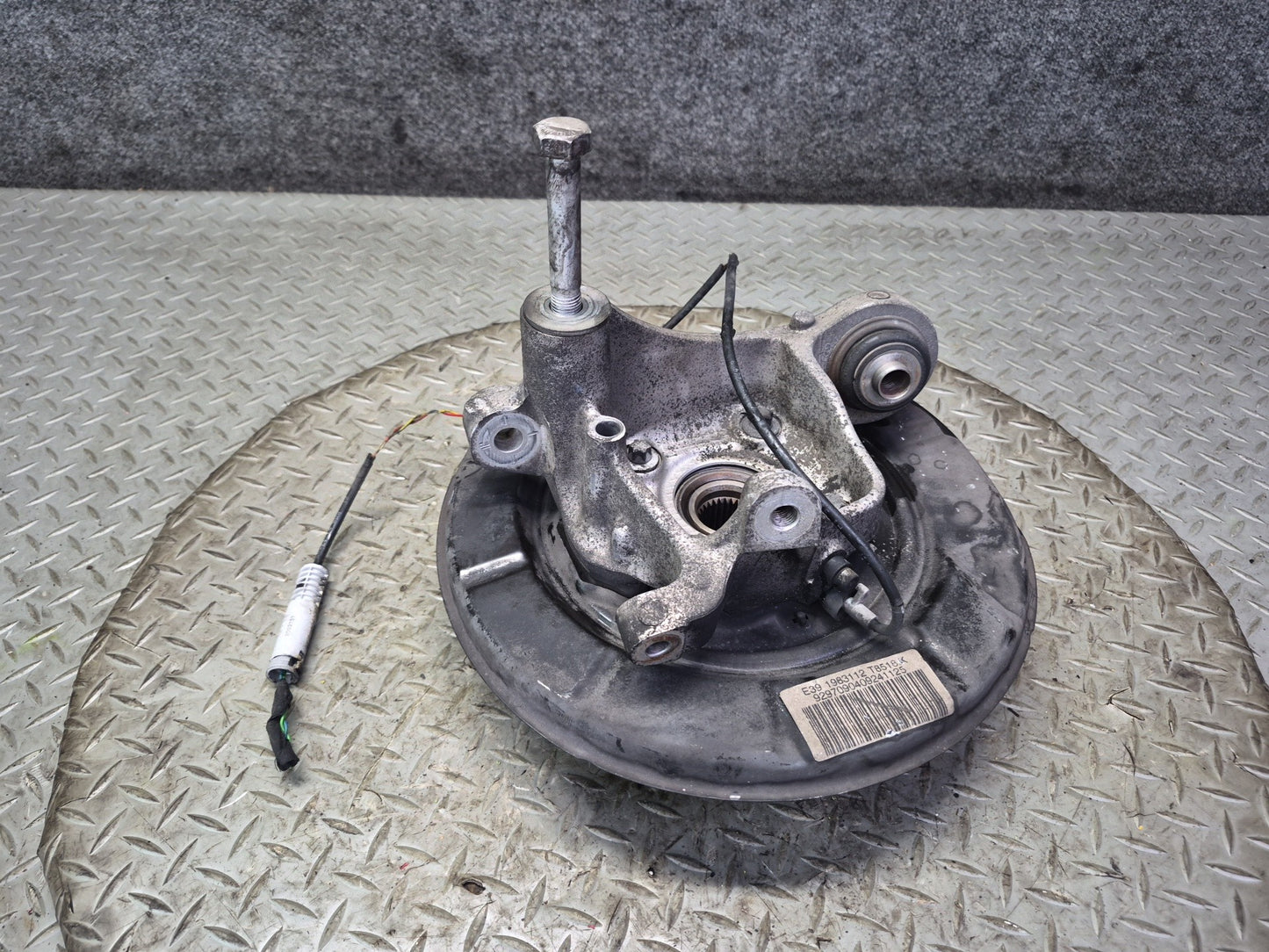 97-01 BMW E39 540i RWD Rear Right Spindle Knuckle Wheel Hub Bearing OEM
