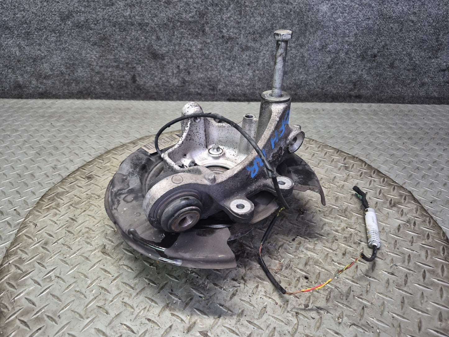 97-01 BMW E39 540i RWD Rear Right Spindle Knuckle Wheel Hub Bearing OEM