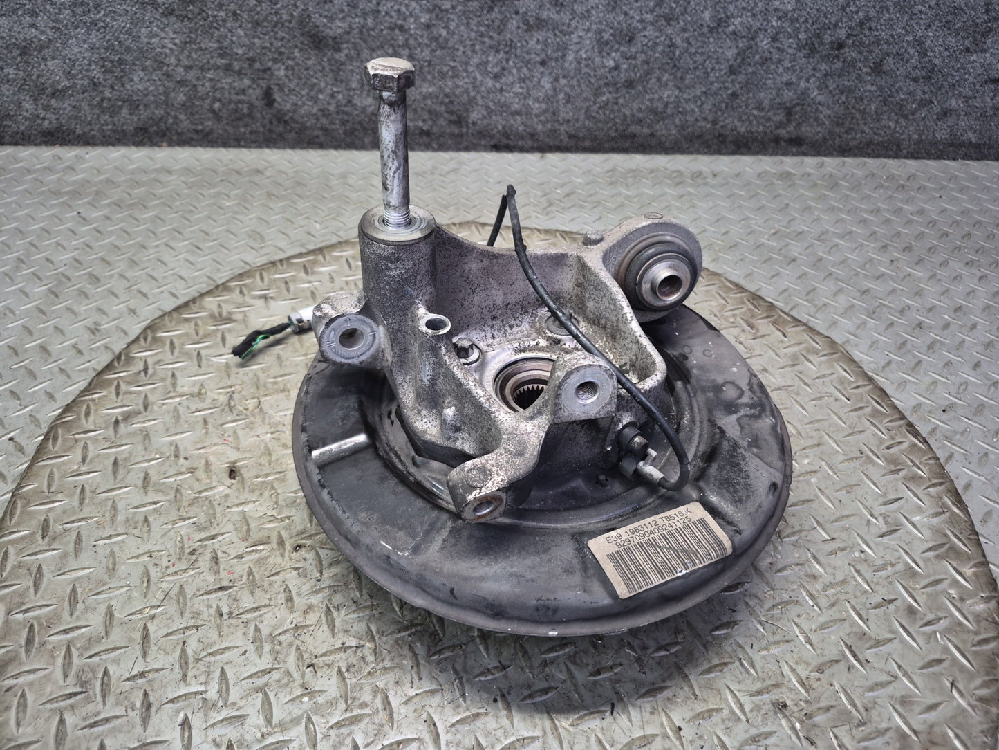 97-01 BMW E39 540i RWD Rear Right Spindle Knuckle Wheel Hub Bearing OEM