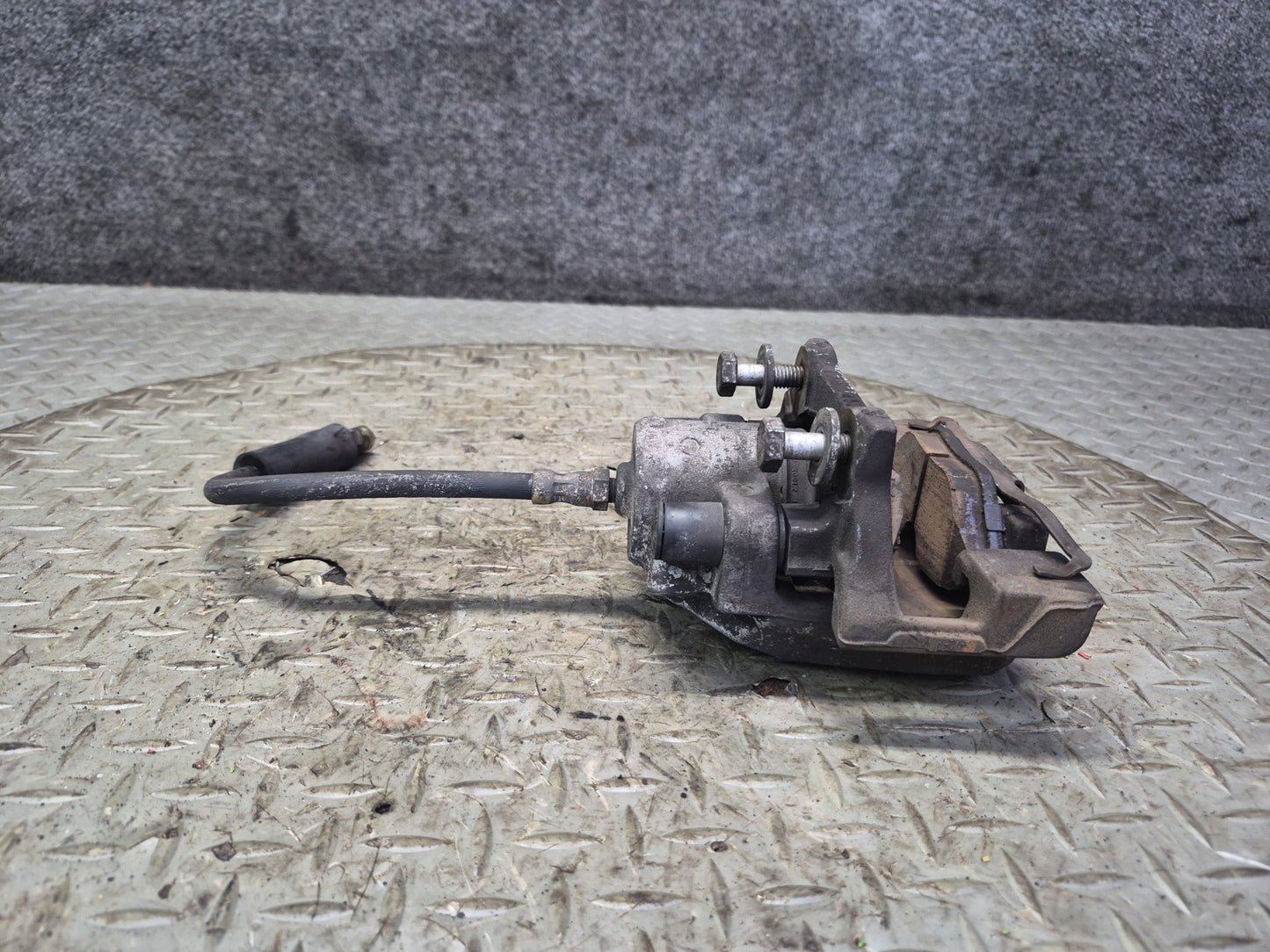 97-03 BMW E39 540i RWD Set of 2 Rear Left & Right Brake Caliper OEM