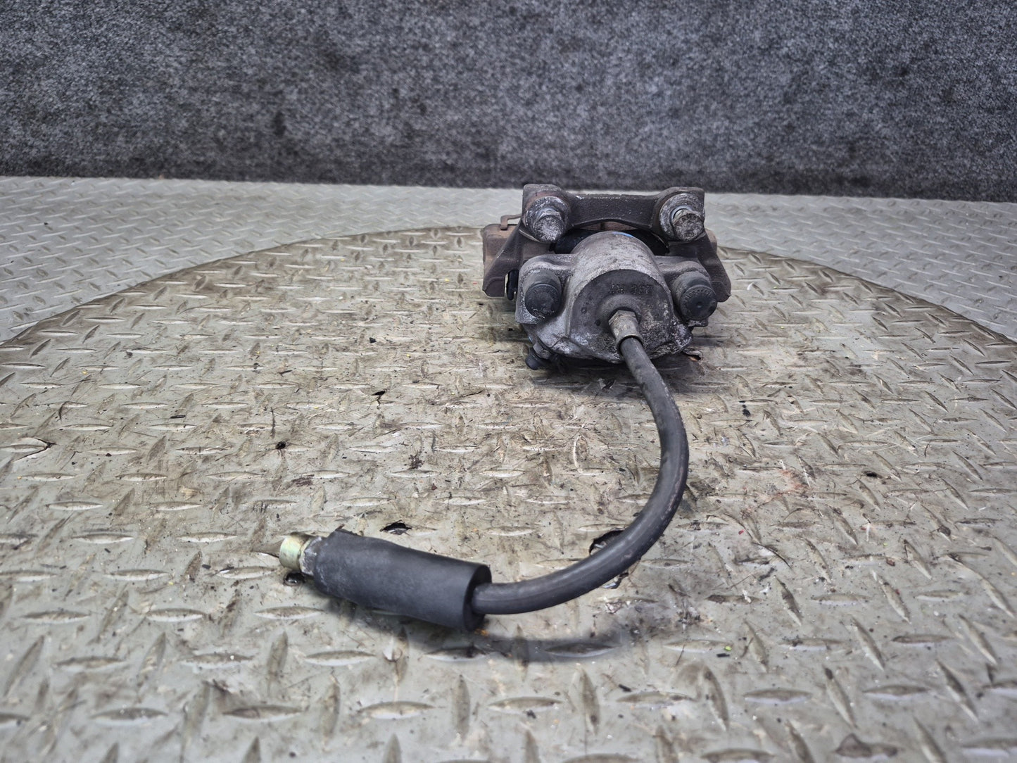 97-03 BMW E39 540i RWD Set of 2 Rear Left & Right Brake Caliper OEM
