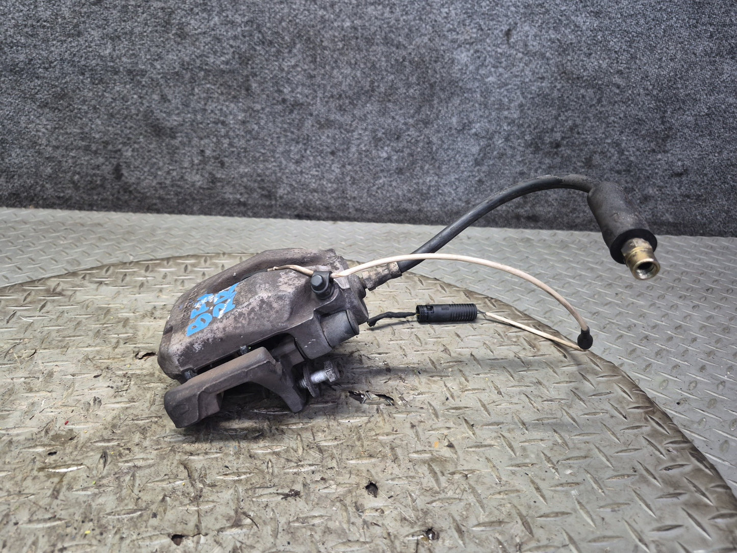 97-03 BMW E39 540i RWD Set of 2 Rear Left & Right Brake Caliper OEM
