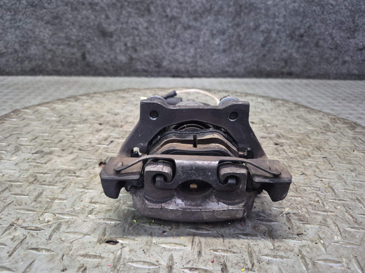 97-03 BMW E39 540i RWD Set of 2 Rear Left & Right Brake Caliper OEM