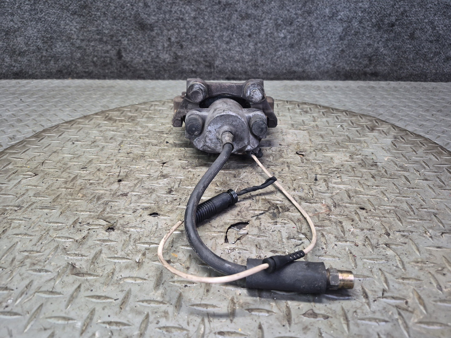 97-03 BMW E39 540i RWD Set of 2 Rear Left & Right Brake Caliper OEM