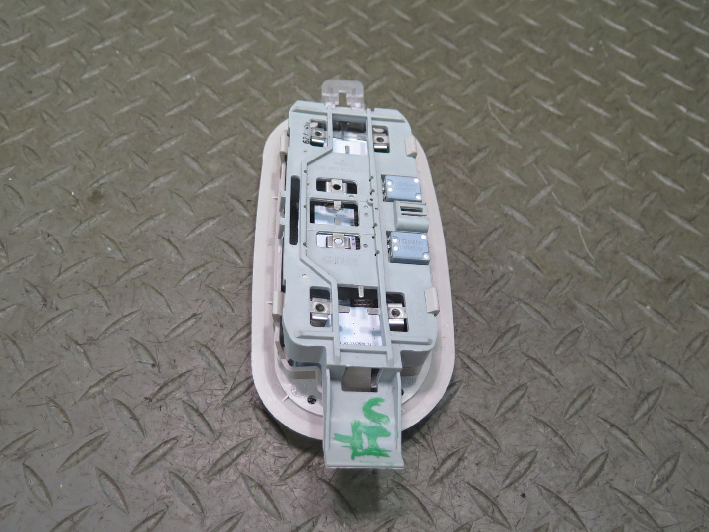 2003-2007 Hummer H2 Front or Rear Overhead Dome Reading Interior Light Lamp