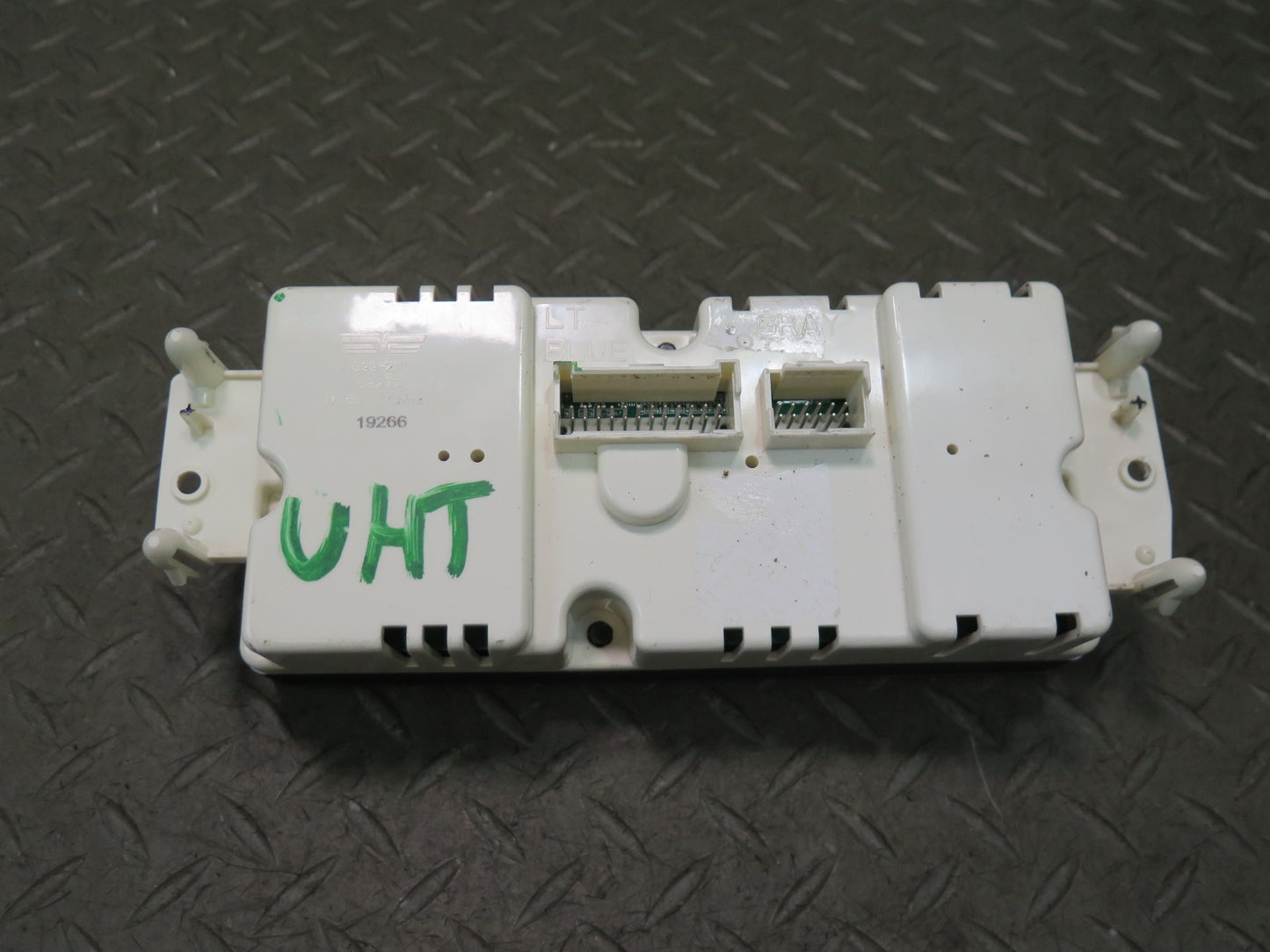 2003-2007 Hummer H2 A/C Heater Climate Control Switch Panel