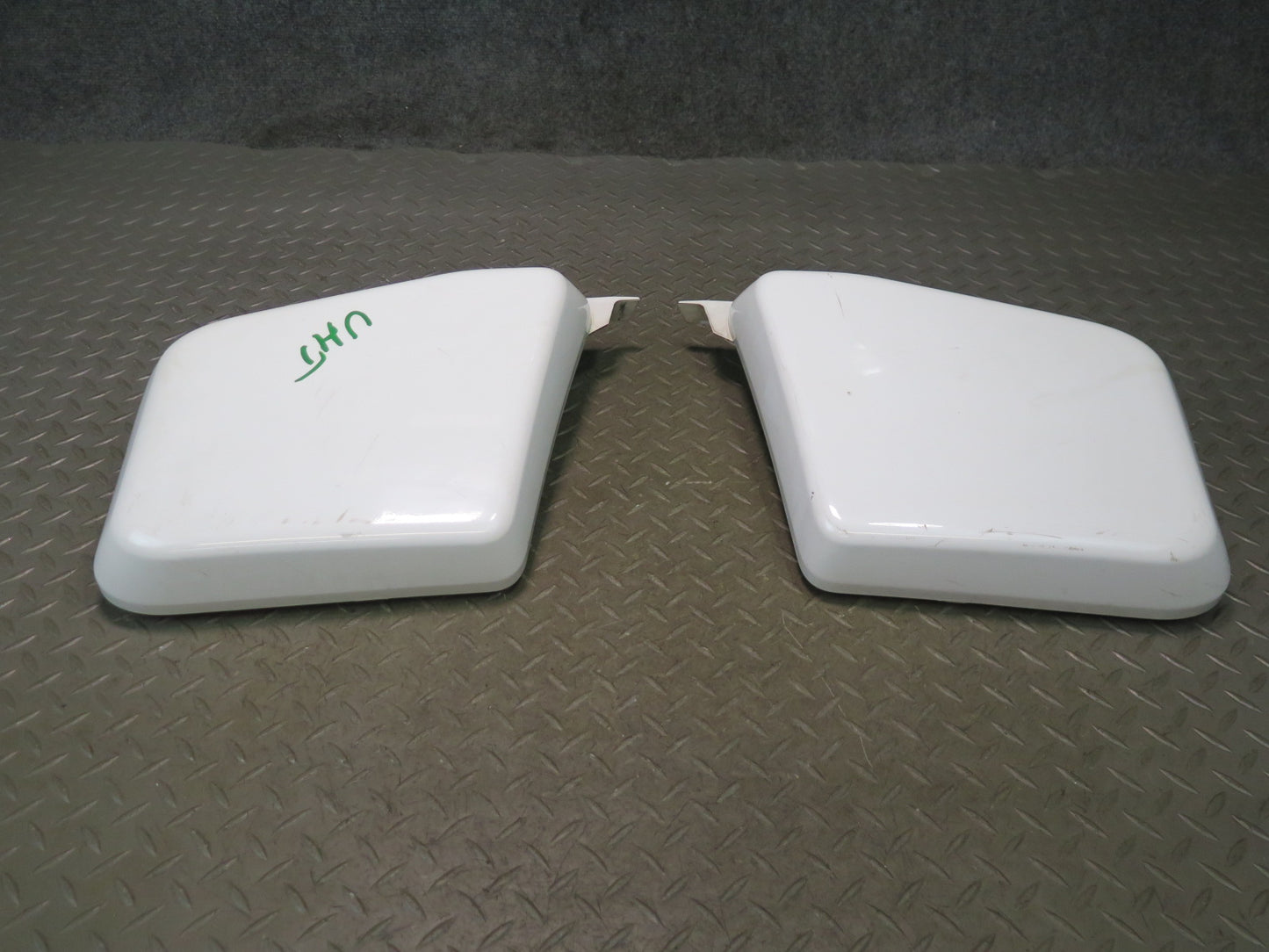 2003-2009 Hummer H2 Front Cowl Vent Panel END Cap Cover Molding Set of 2