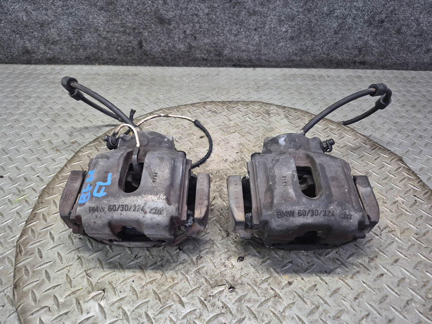 97-03 BMW E39 540i RWD Set of 2 Front Left & Right Brake Caliper OEM