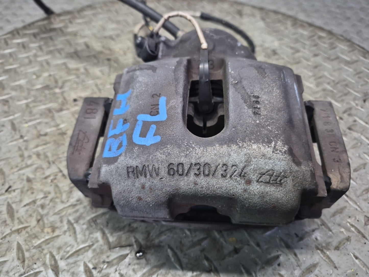 97-03 BMW E39 540i RWD Set of 2 Front Left & Right Brake Caliper OEM
