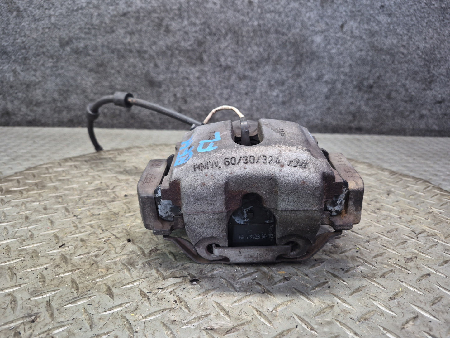 97-03 BMW E39 540i RWD Set of 2 Front Left & Right Brake Caliper OEM
