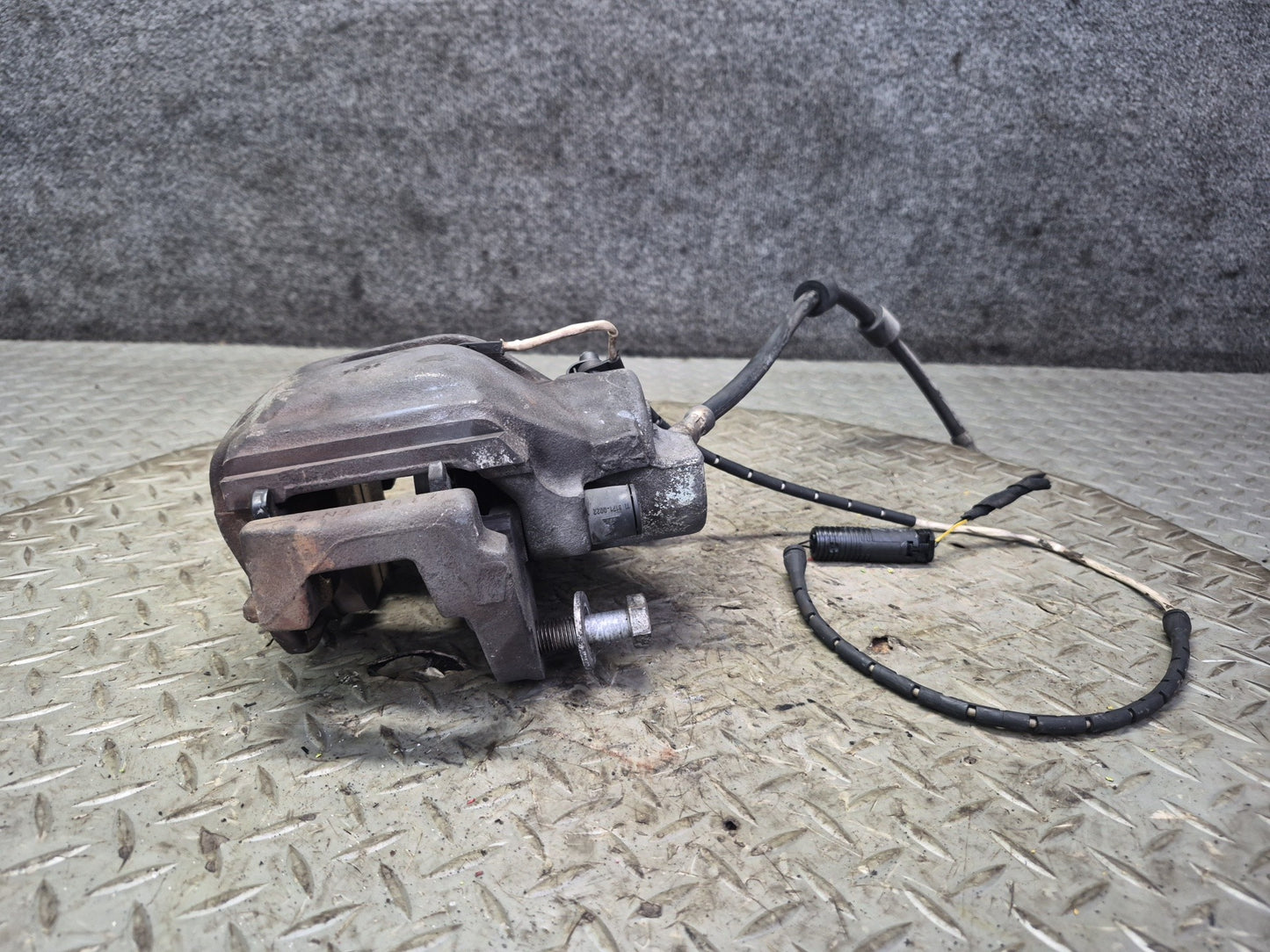 97-03 BMW E39 540i RWD Set of 2 Front Left & Right Brake Caliper OEM