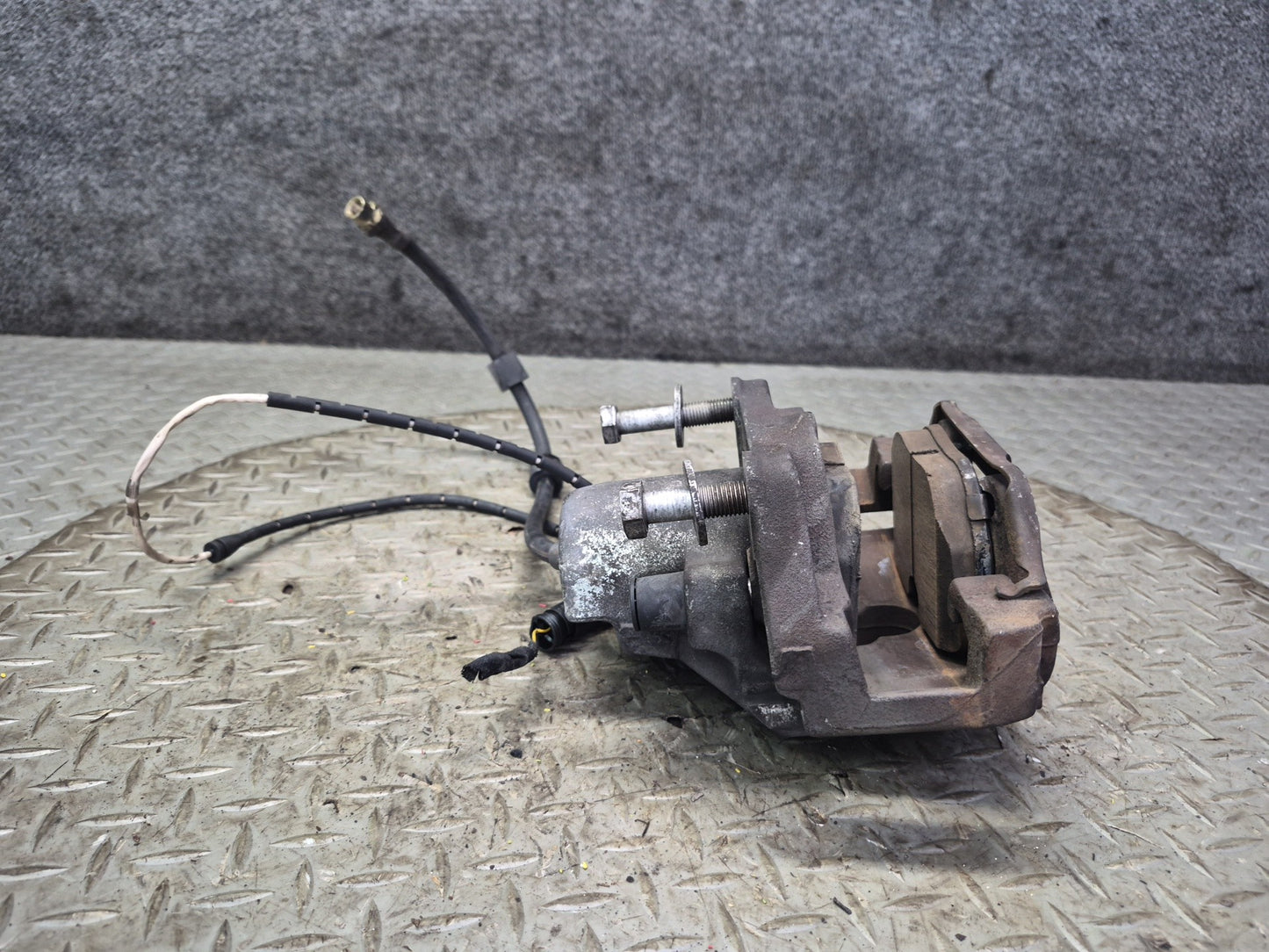97-03 BMW E39 540i RWD Set of 2 Front Left & Right Brake Caliper OEM