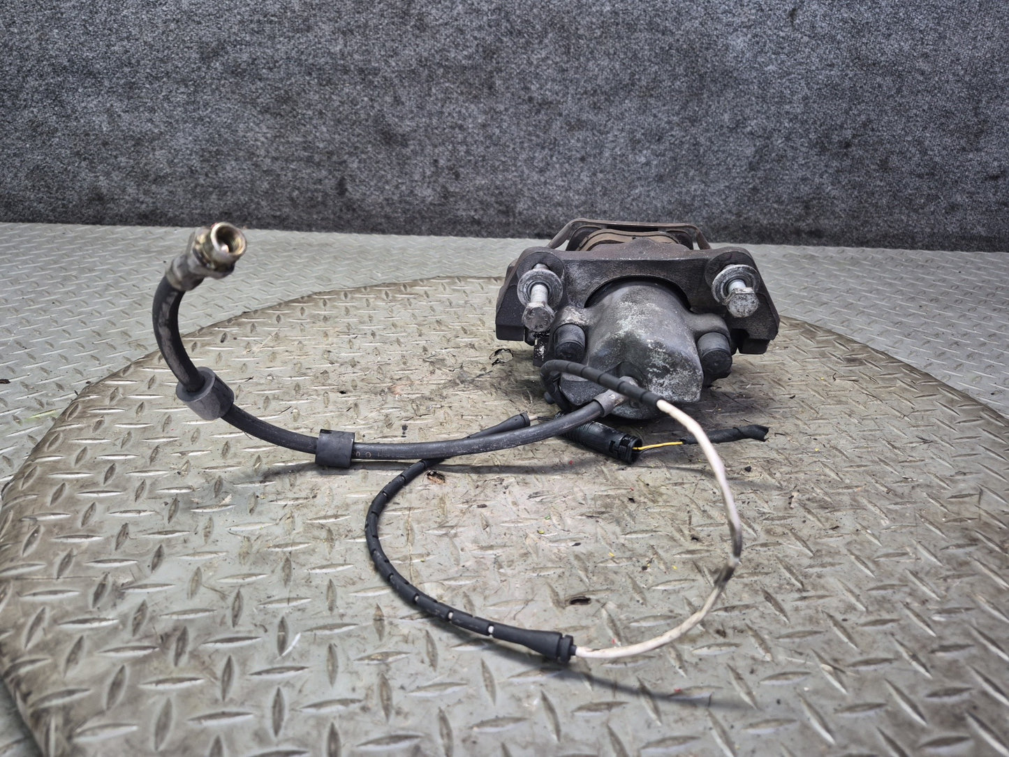 97-03 BMW E39 540i RWD Set of 2 Front Left & Right Brake Caliper OEM