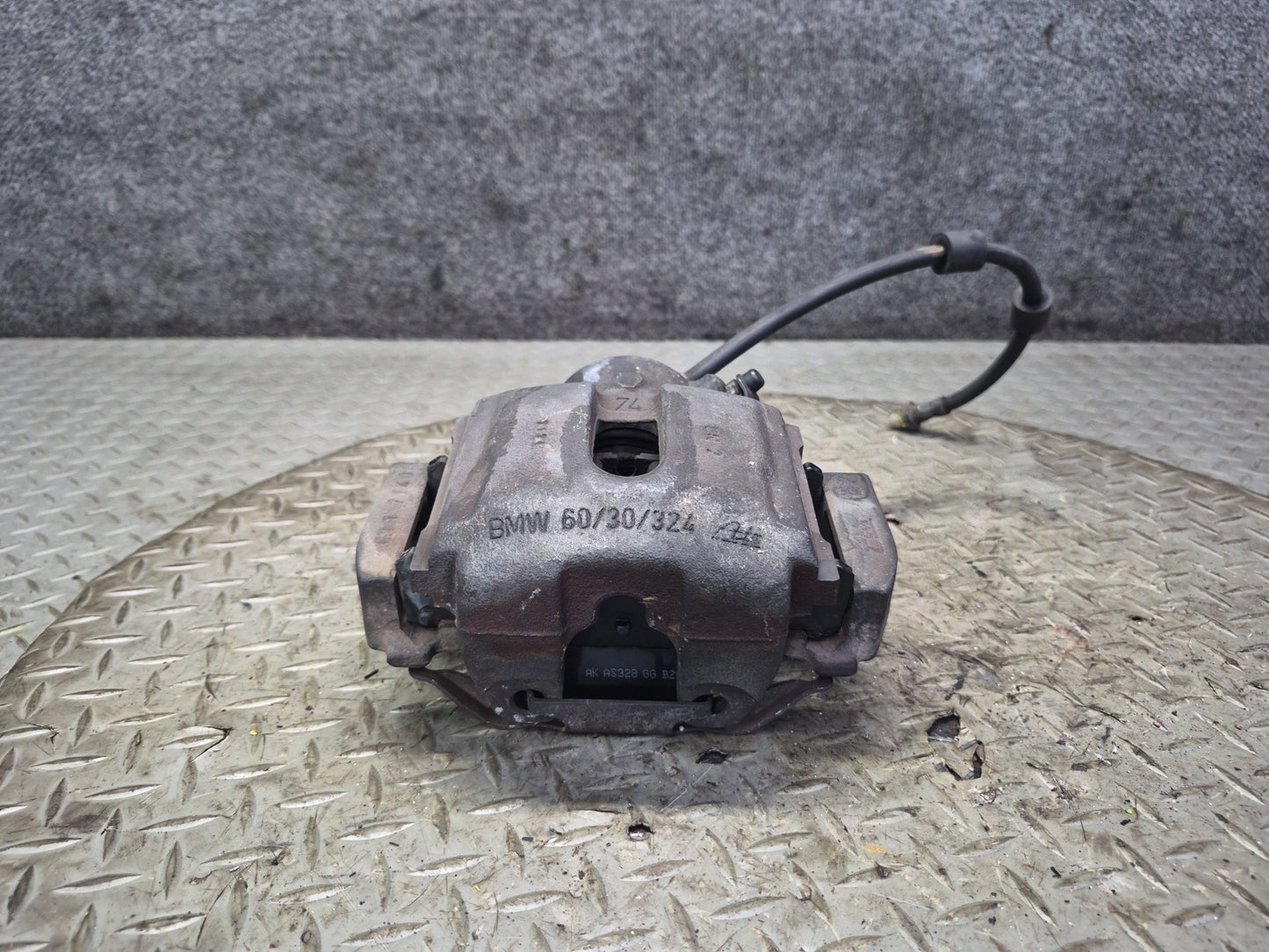 97-03 BMW E39 540i RWD Set of 2 Front Left & Right Brake Caliper OEM