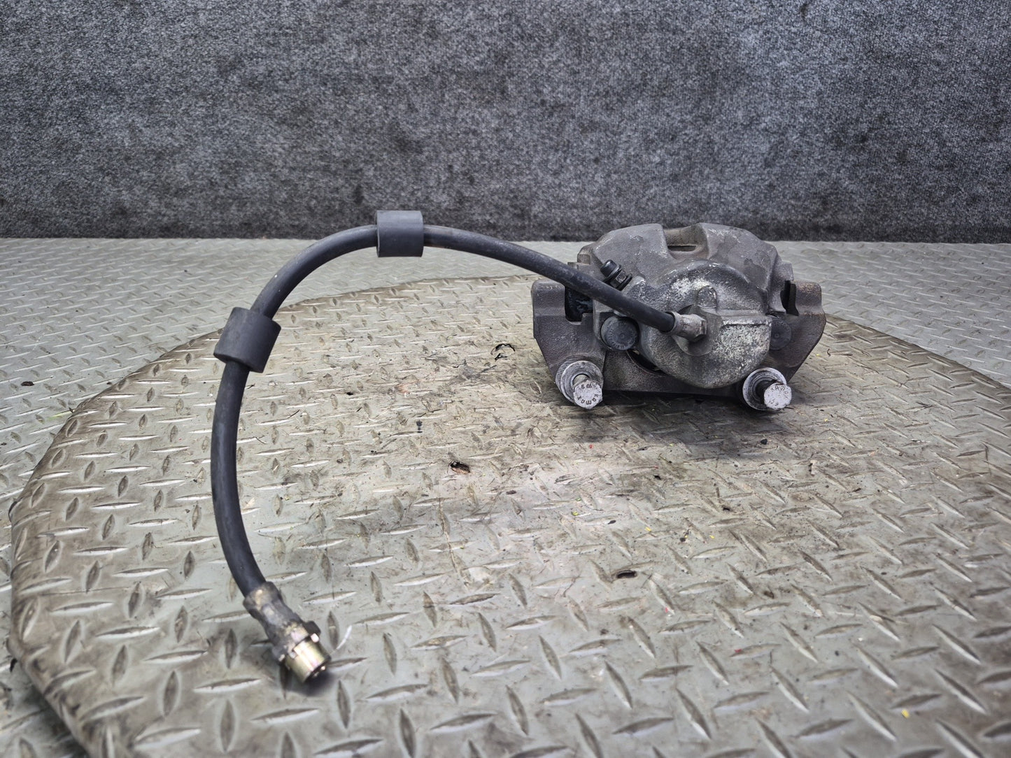 97-03 BMW E39 540i RWD Set of 2 Front Left & Right Brake Caliper OEM