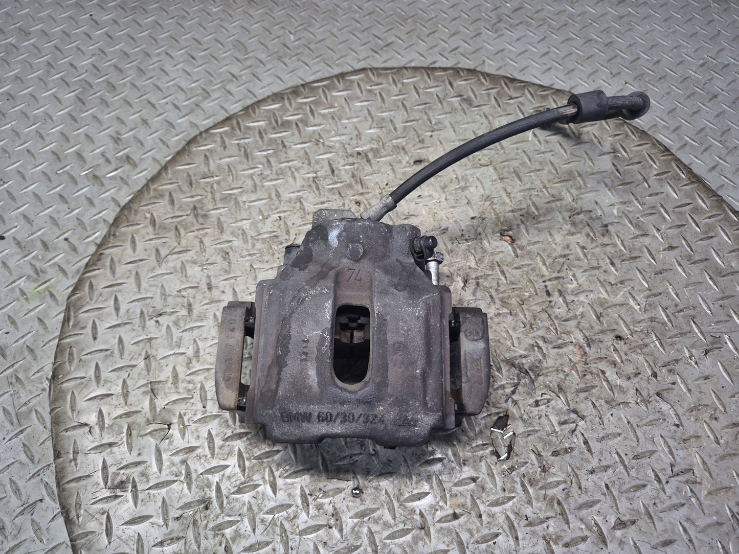 97-03 BMW E39 540i RWD Set of 2 Front Left & Right Brake Caliper OEM