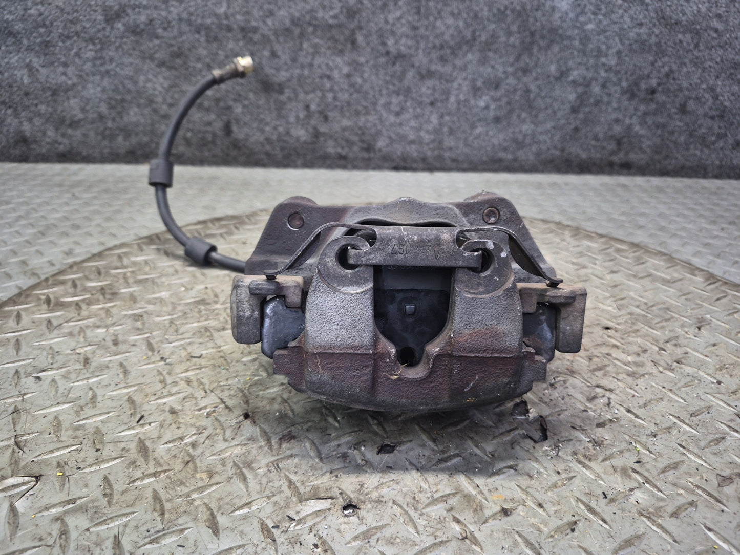 97-03 BMW E39 540i RWD Set of 2 Front Left & Right Brake Caliper OEM
