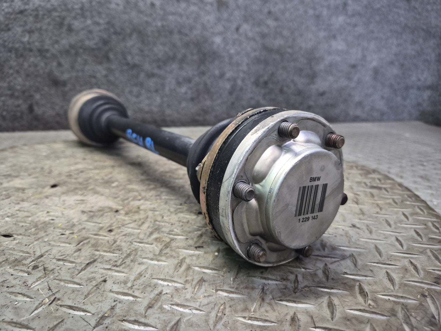 97-03 BMW E39 540i RWD M/T Rear Left or Right Axle Shaft 1229143 OEM