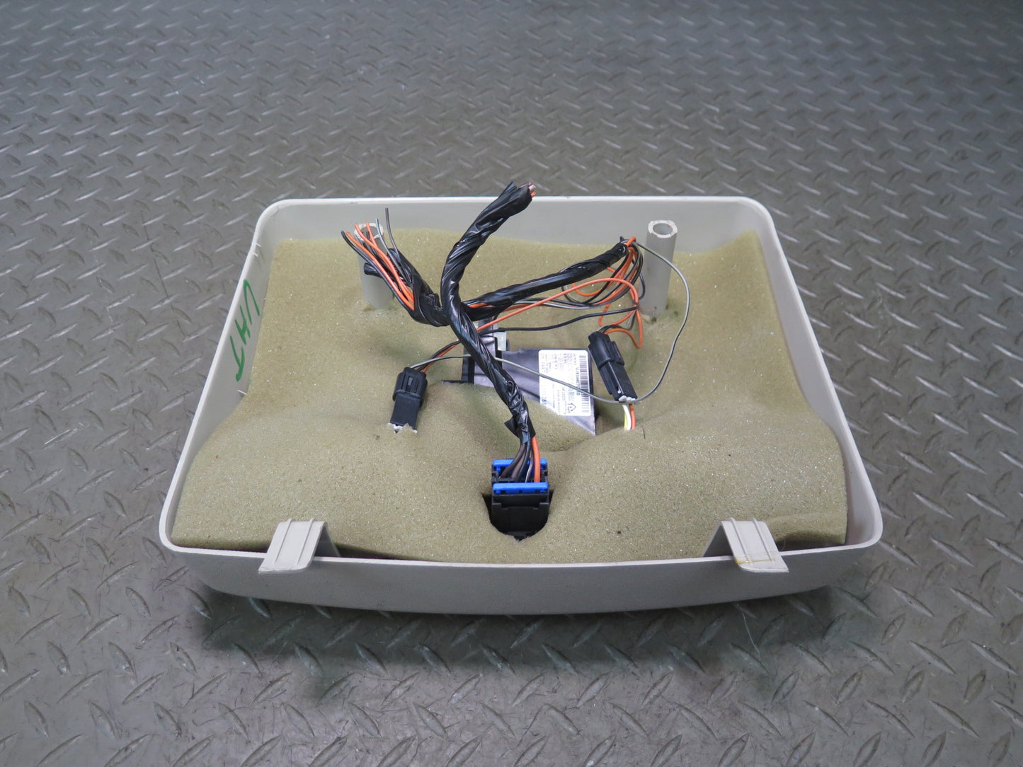 2003-2007 Hummer H2 Front Upper Roof Overhead Console Dome Light Lamp Switch