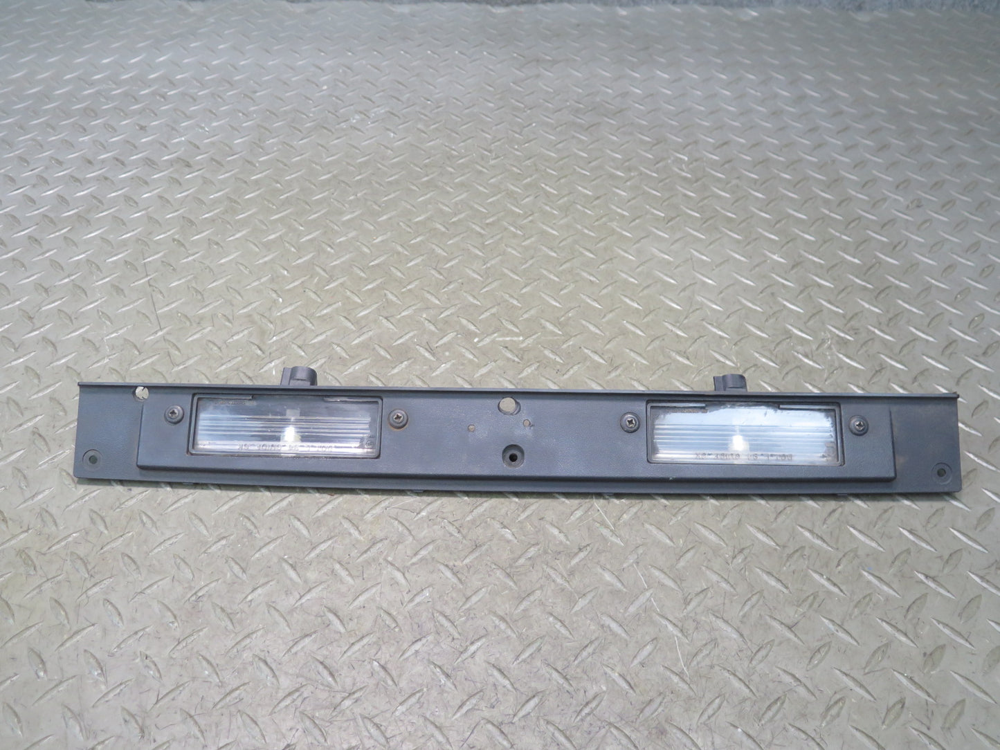 2003-2007 Hummer H2 Rear Trunk Lid License Plate Light Panel 15182619