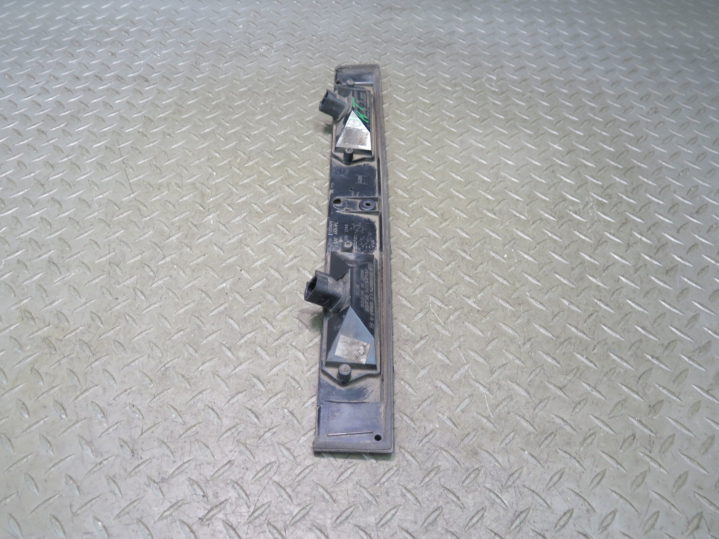 2003-2007 Hummer H2 Rear Trunk Lid License Plate Light Panel 15182619