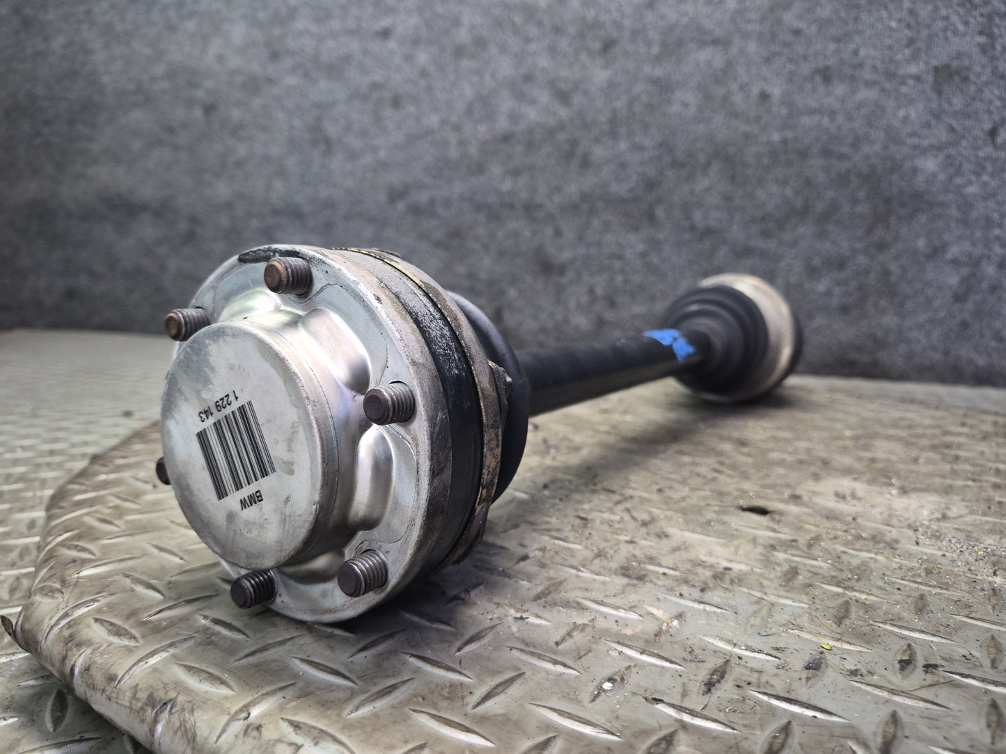 97-03 BMW E39 540i RWD M/T Rear Left or Right Axle Shaft 1229143 OEM