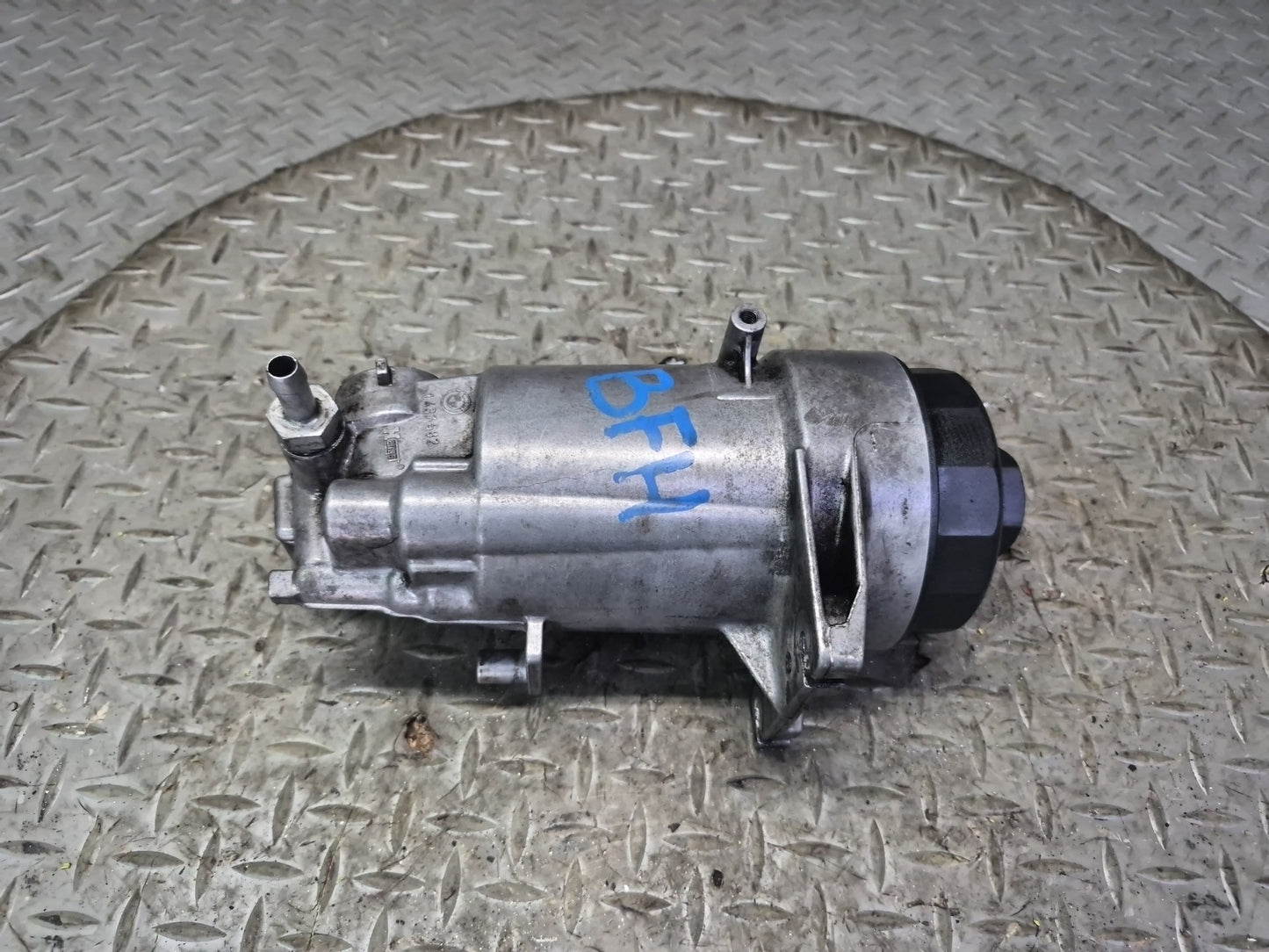 97-99 BMW E39 540i Engine Motor Oil Filter Housing 1437582 OEM