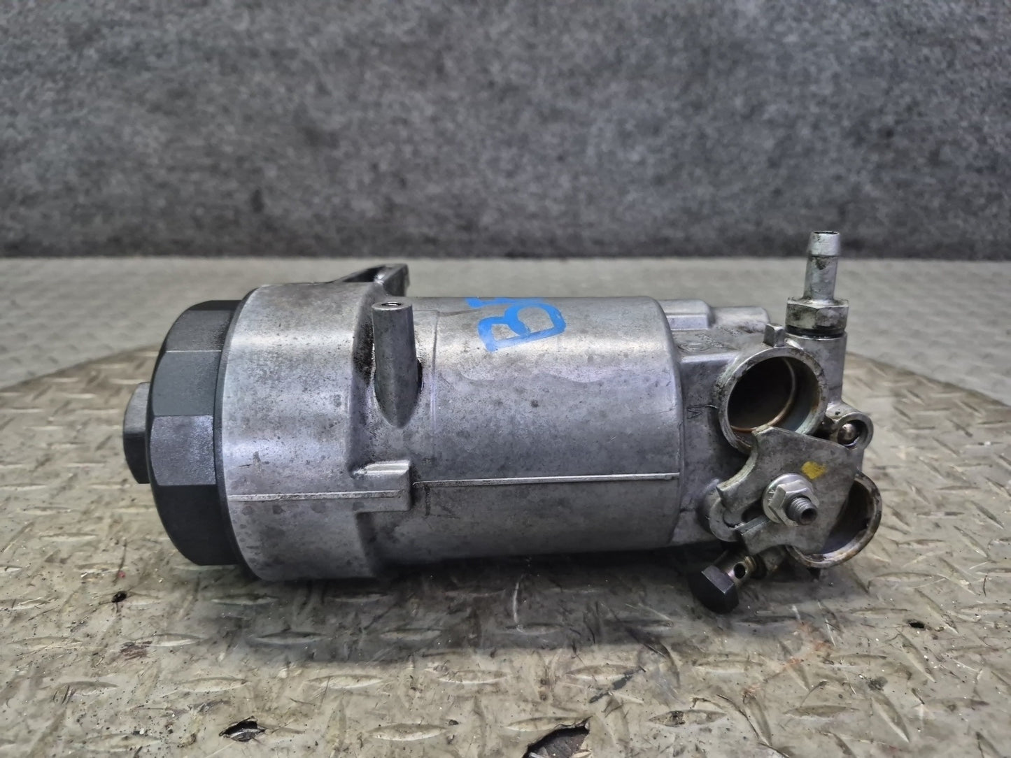 97-99 BMW E39 540i Engine Motor Oil Filter Housing 1437582 OEM