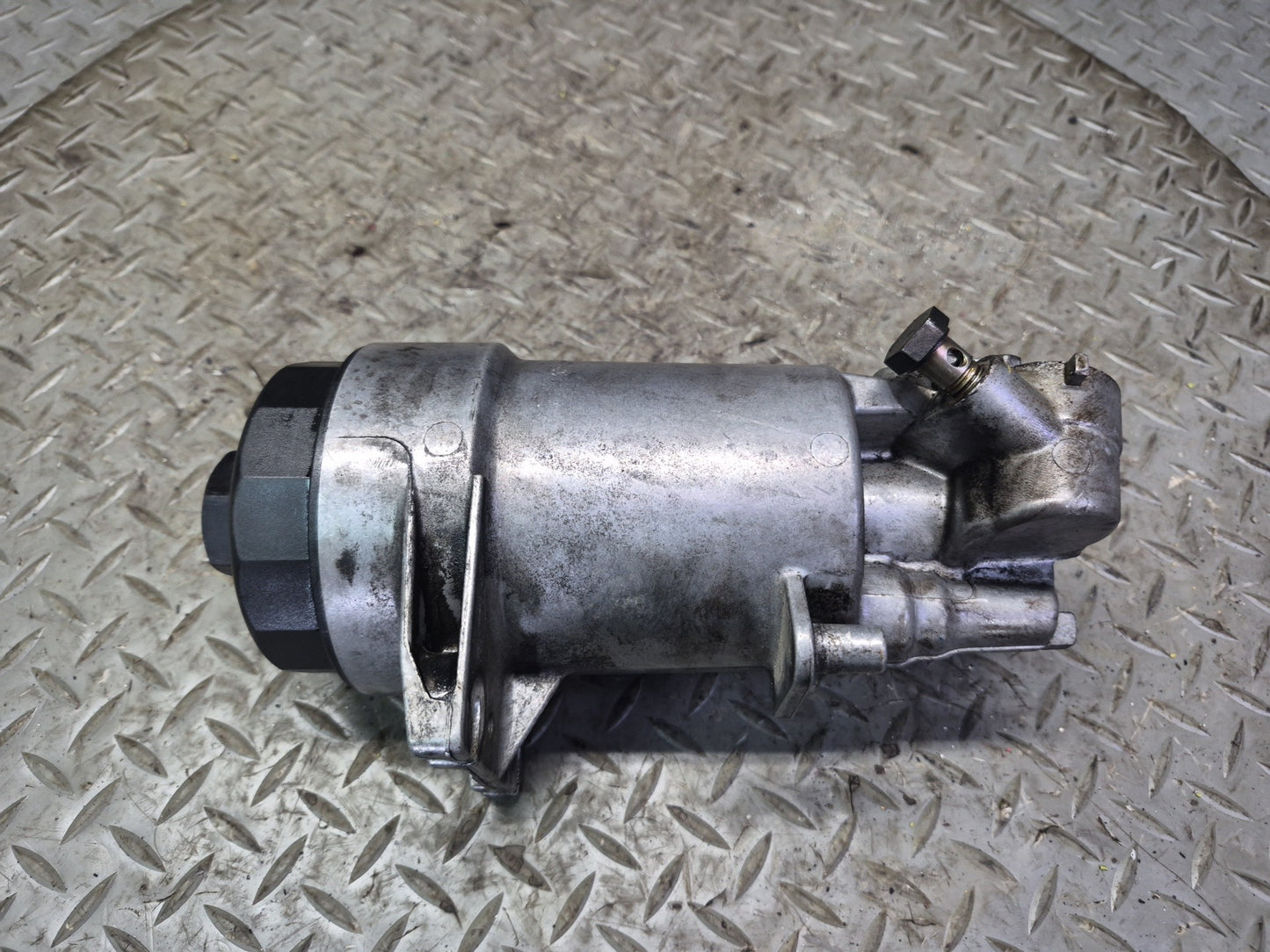 97-99 BMW E39 540i Engine Motor Oil Filter Housing 1437582 OEM