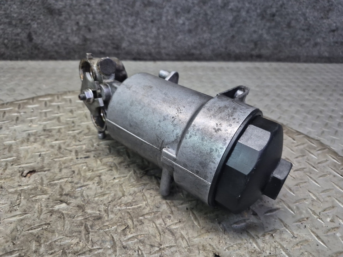 97-99 BMW E39 540i Engine Motor Oil Filter Housing 1437582 OEM
