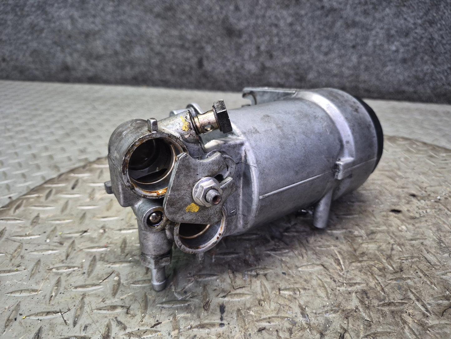 97-99 BMW E39 540i Engine Motor Oil Filter Housing 1437582 OEM
