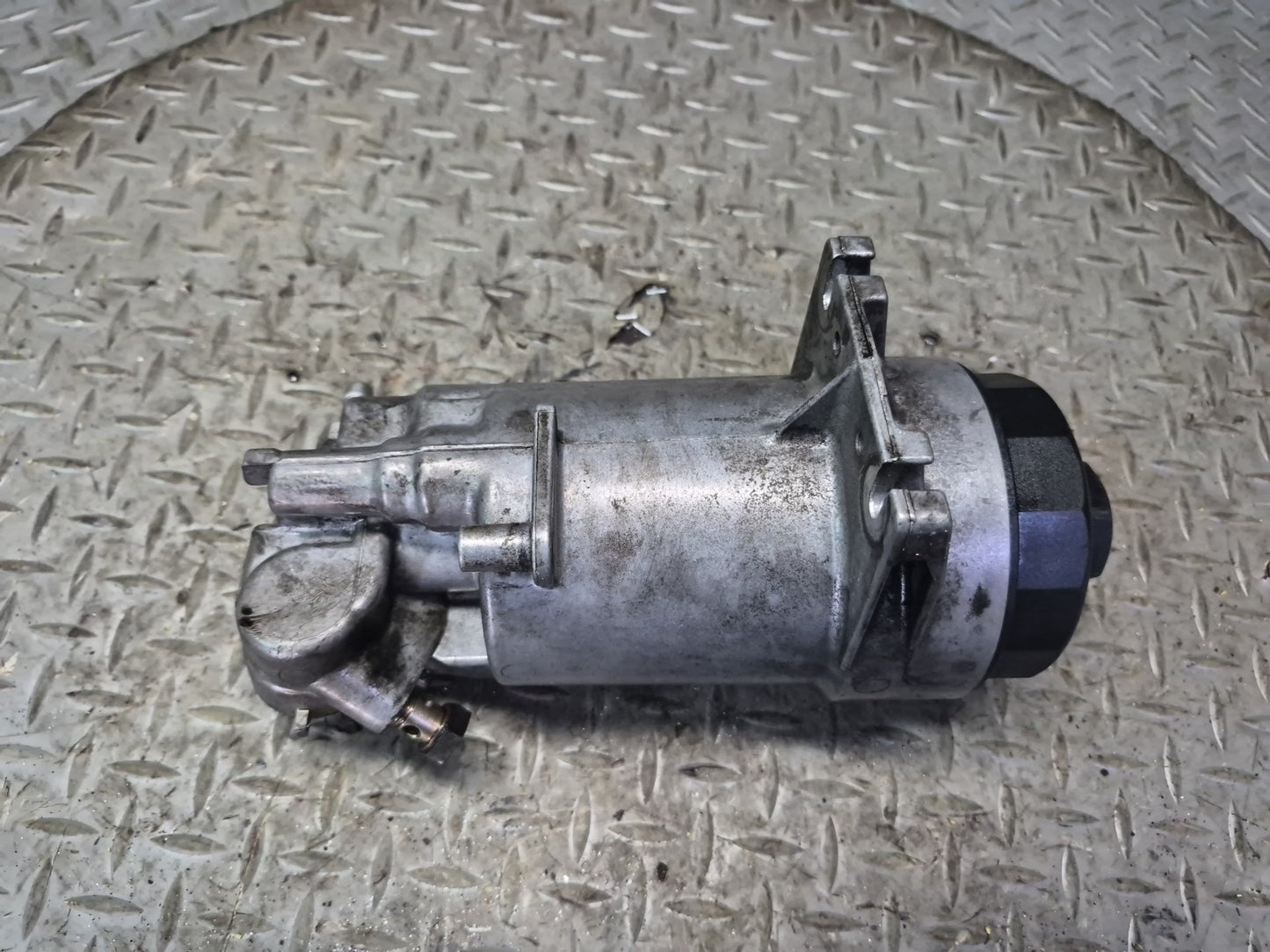 97-99 BMW E39 540i Engine Motor Oil Filter Housing 1437582 OEM