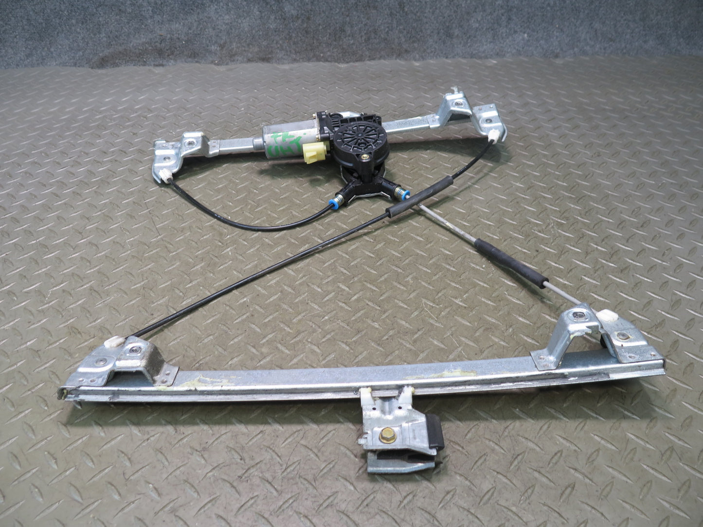 2003-2009 Hummer H2 Front Right Door Window Regulator w Motor