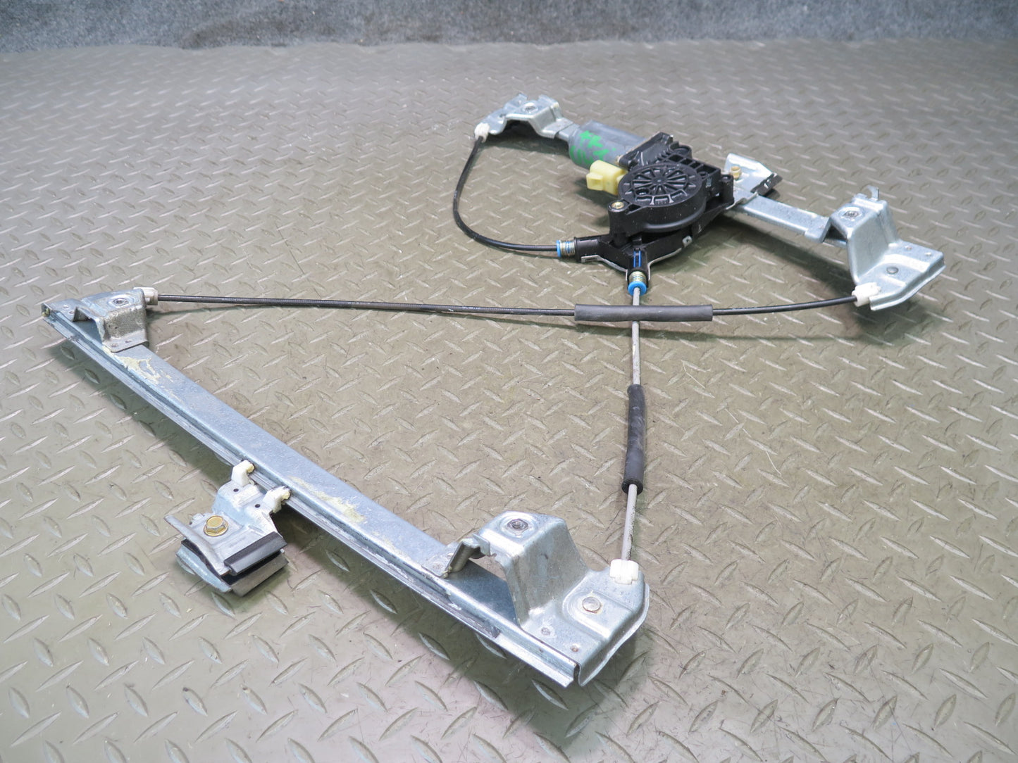 2003-2009 Hummer H2 Front Right Door Window Regulator w Motor