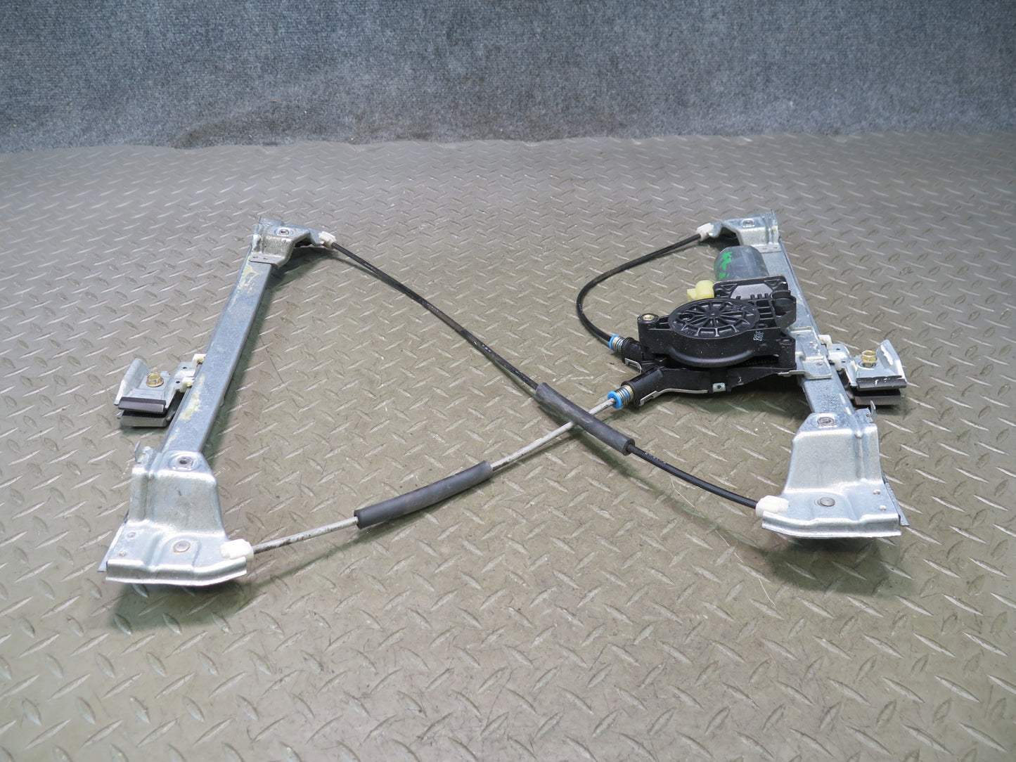 2003-2009 Hummer H2 Front Right Door Window Regulator w Motor