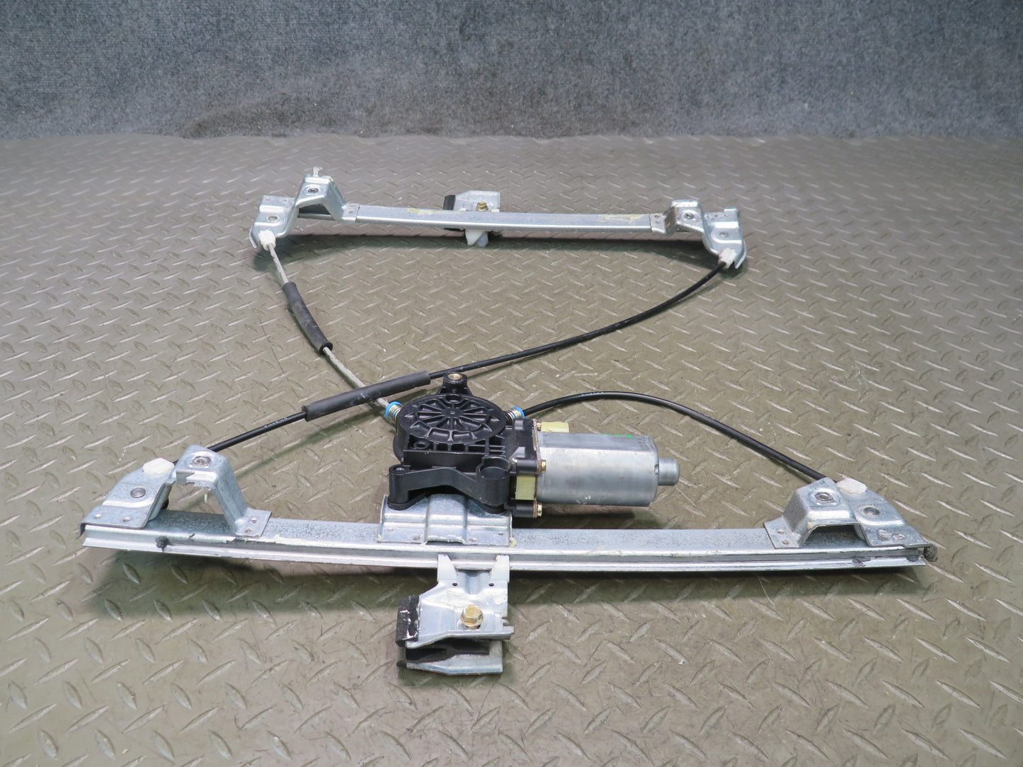 2003-2009 Hummer H2 Front Right Door Window Regulator w Motor